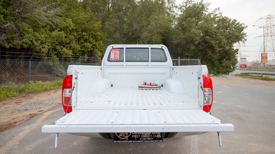 Used 2022 Nissan Navara Asf 2.5L G 2wd Mt in White – Boot / Trunk Space Open View for Sale at First Choice Cars Dubai Sharjah