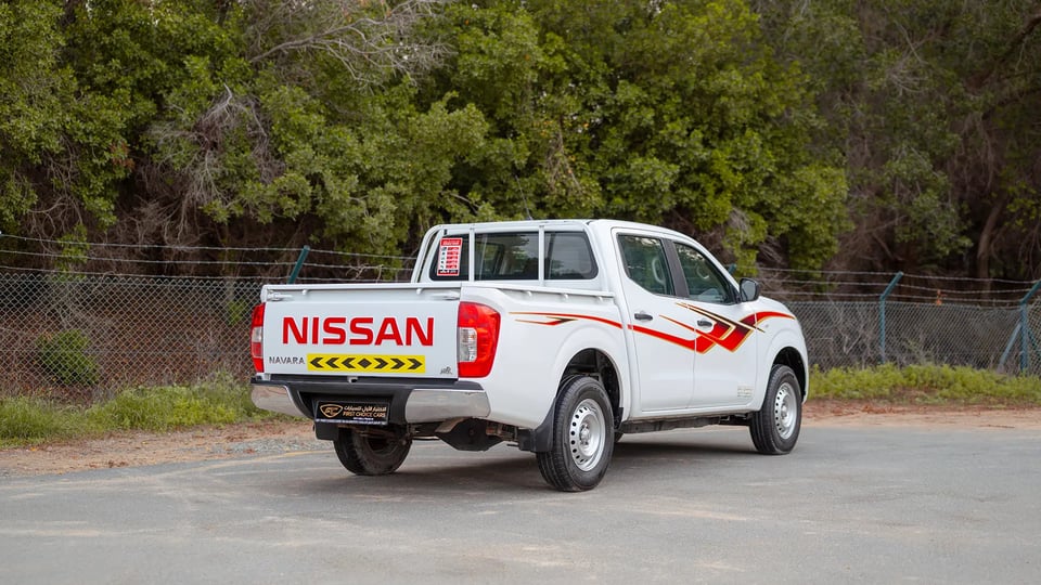 Used 2022 Nissan Navara SE in White – Right Back Diagonal (45°) View for Sale at First Choice Cars Dubai Sharjah