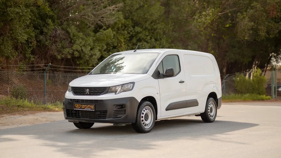 Used 2022 Peugeot Partner Standard in White – Left Front Diagonal (45°) View for Sale at First Choice Cars Dubai Sharjah