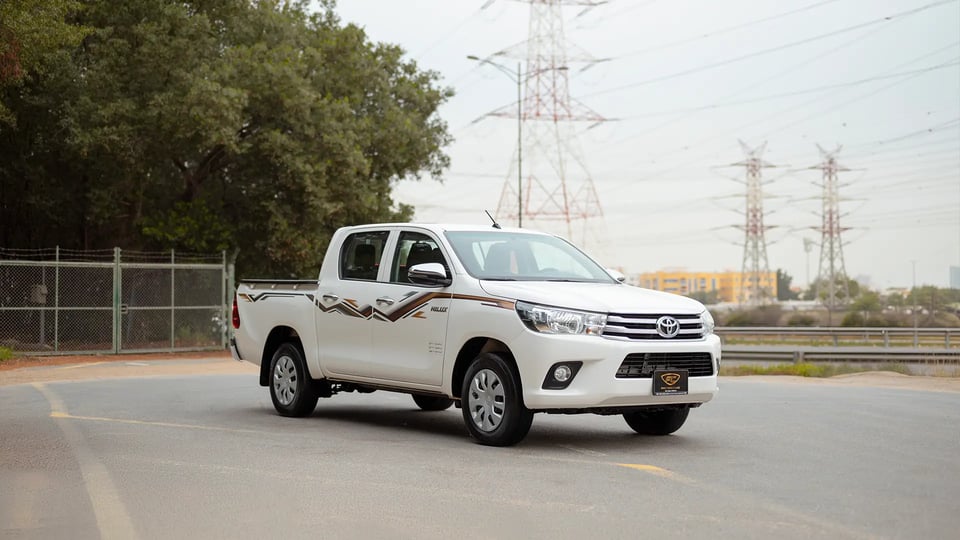 Used 2024 Toyota Hilux GL Double Cabin in White – Right Front Diagonal (45°) View for Sale at First Choice Cars Dubai Sharjah