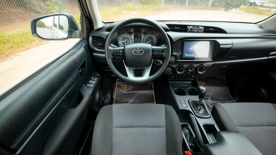 Used 2024 Toyota Hilux GL Double Cabin in White – Steering Wheel & Instrument Cluster for Sale at First Choice Cars Dubai Sharjah