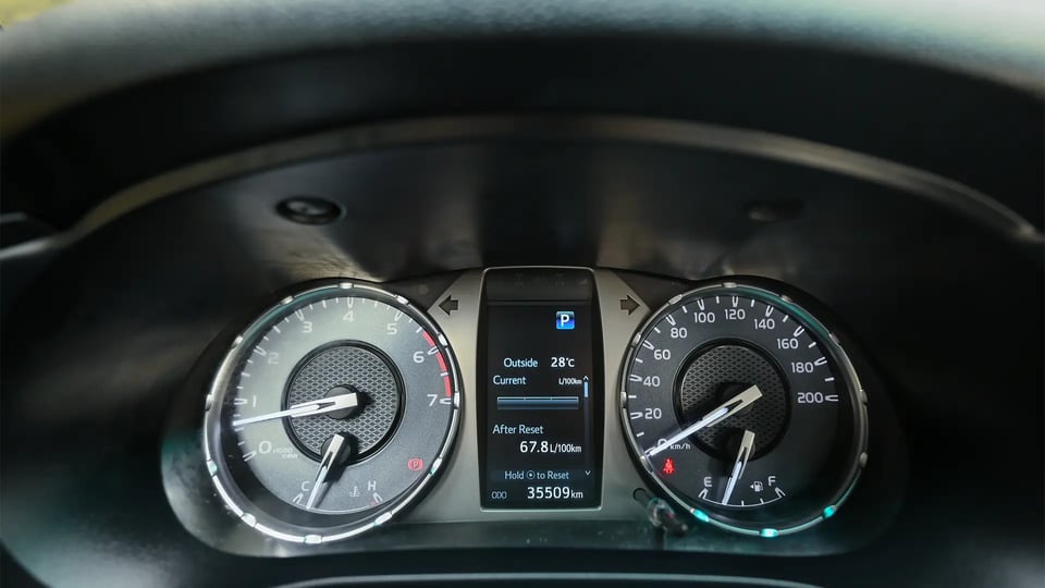 Used 2024 Toyota Hilux GL Double Cabin in White – Odometer / Mileage Reading View for Sale at First Choice Cars Dubai Sharjah