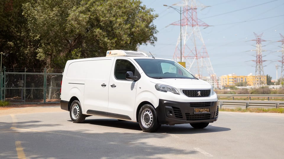Used 2022 Peugeot Expert L3 in White – Right Front Diagonal (45°) View for Sale at First Choice Cars Dubai Sharjah
