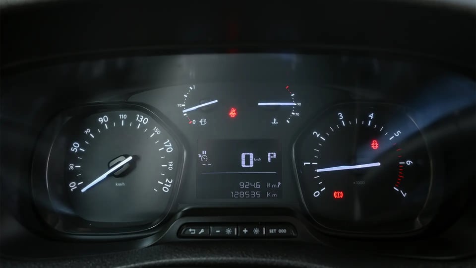 Used 2022 Peugeot Expert L3 in White – Odometer / Mileage Reading View for Sale at First Choice Cars Dubai Sharjah