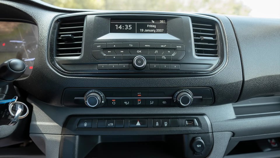 Used 2022 Peugeot Expert L3 in White – Infotainment / Touchscreen System for Sale at First Choice Cars Dubai Sharjah