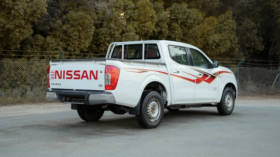 Used 2022 Nissan Navara SE in White – Right Back Diagonal (45°) View for Sale at First Choice Cars Dubai Sharjah