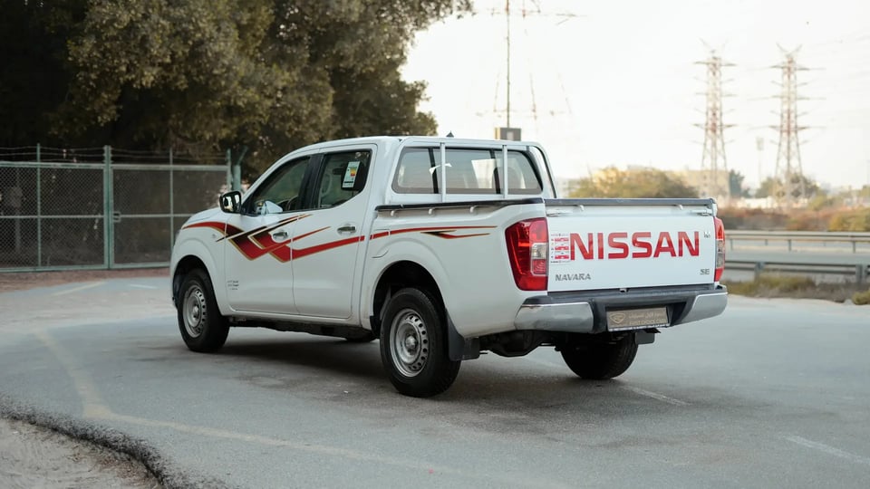 Used 2022 Nissan Navara SE in White – Left Back Diagonal (45°) View for Sale at First Choice Cars Dubai Sharjah