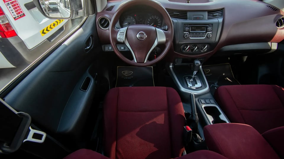 Used 2022 Nissan Navara SE in White – Steering Wheel & Instrument Cluster for Sale at First Choice Cars Dubai Sharjah