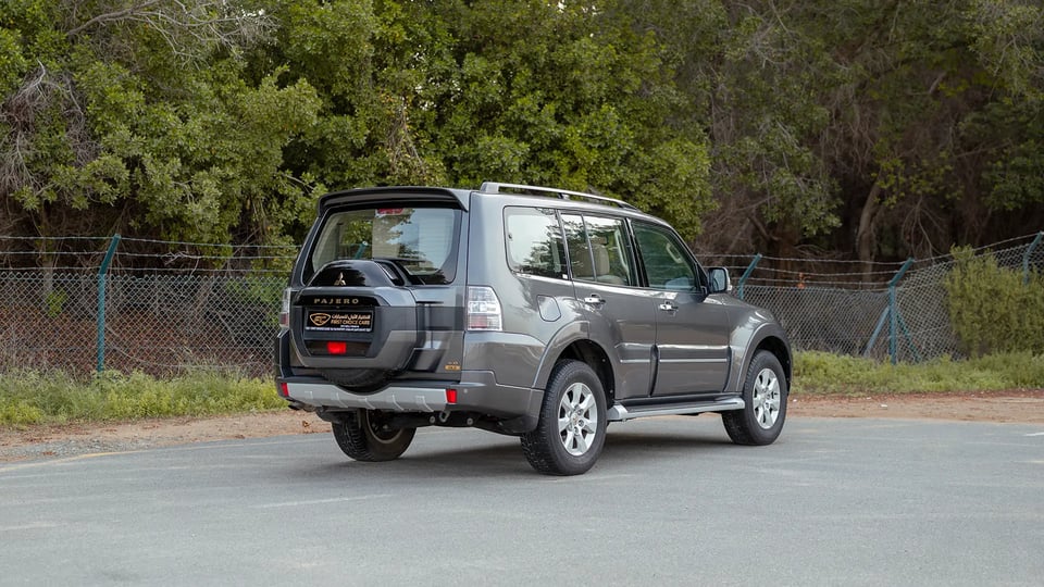 Used 2022 Mitsubishi Pajero 3.0L GLS Midline in Grey – Right Back Diagonal (45°) View for Sale at First Choice Cars Dubai Sharjah