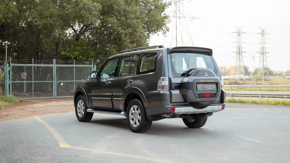 Used 2022 Mitsubishi Pajero 3.0L GLS Midline in Grey – Left Back Diagonal (45°) View for Sale at First Choice Cars Dubai Sharjah