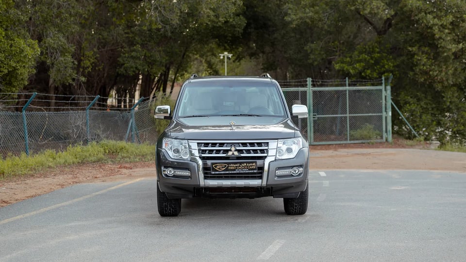 Used 2022 Mitsubishi Pajero 3.0L GLS Midline in Grey – Front View for Sale at First Choice Cars Dubai Sharjah