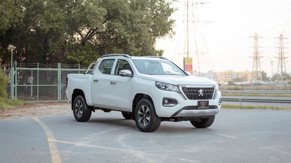 Used 2023 Peugeot Landtrek Double Cabin in White – Right Front Diagonal (45°) View for Sale at First Choice Cars Dubai Sharjah