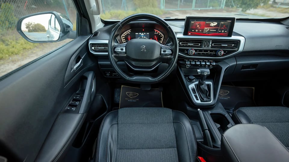 Used 2023 Peugeot Landtrek Double Cabin in White – Steering Wheel & Instrument Cluster for Sale at First Choice Cars Dubai Sharjah