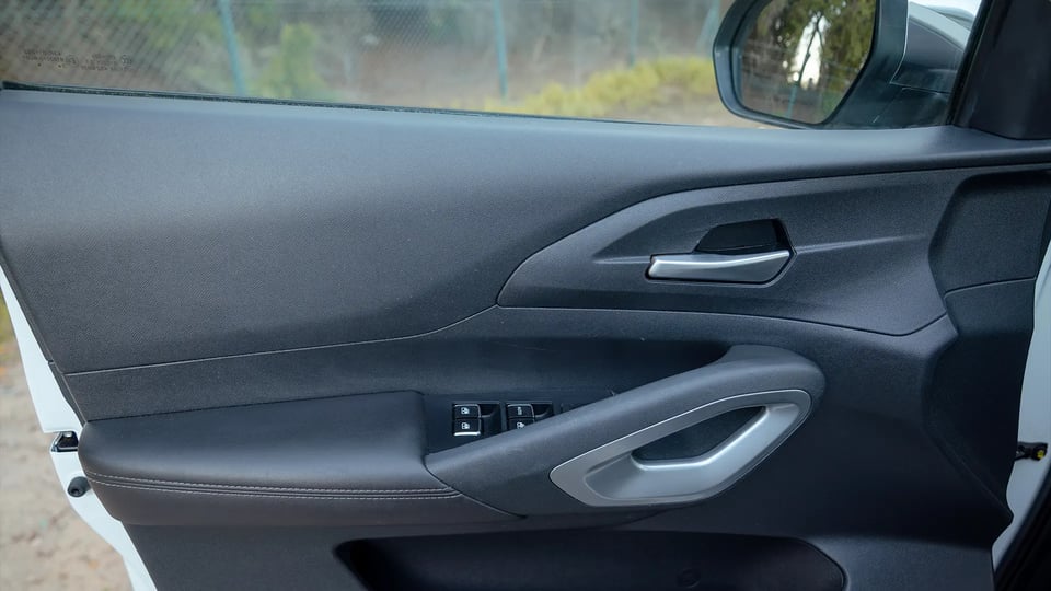 Used 2023 Peugeot Landtrek Double Cabin in White – Driver Door Panel Full View for Sale at First Choice Cars Dubai Sharjah