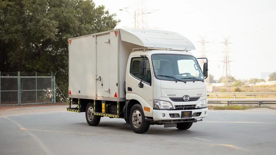 Used 2019 Hino 300 Dry Box in White – Right Front Diagonal (45°) View for Sale at First Choice Cars Dubai Sharjah