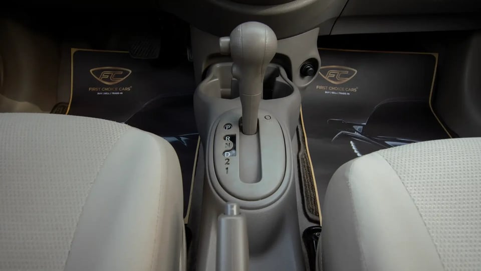 Used 2022 Nissan Sunny SV in Silver – Center Console & Gear Shifter for Sale at First Choice Cars Dubai Sharjah