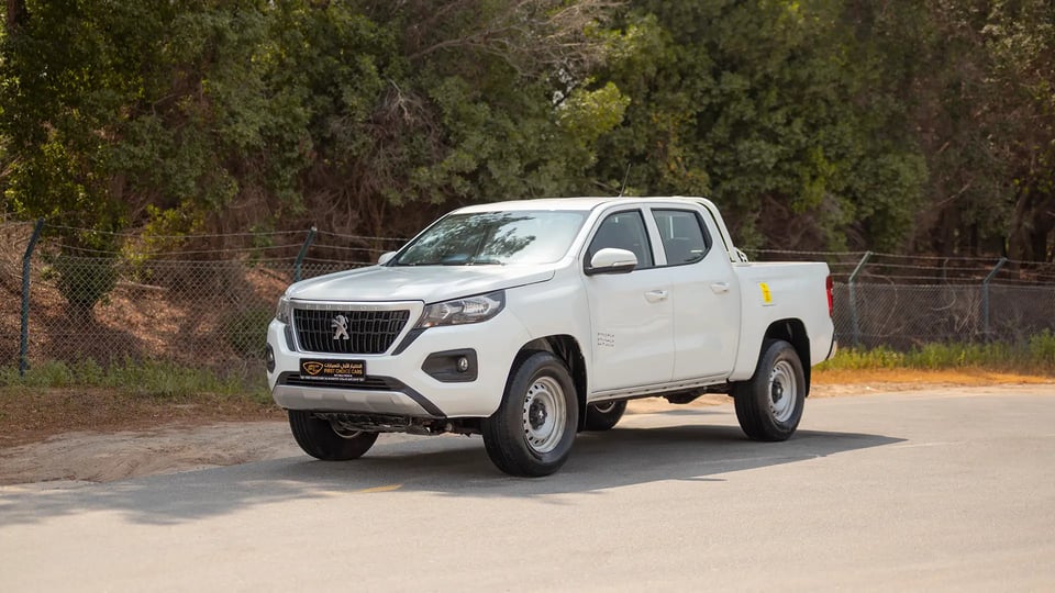 Used 2023 Peugeot Landtrek Double Cabin in White – Left Front Diagonal (45°) View for Sale at First Choice Cars Dubai Sharjah