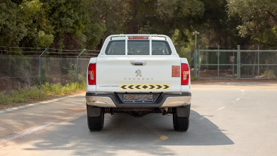 Used 2023 Peugeot Landtrek Double Cabin in White – Back/Rear View for Sale at First Choice Cars Dubai Sharjah