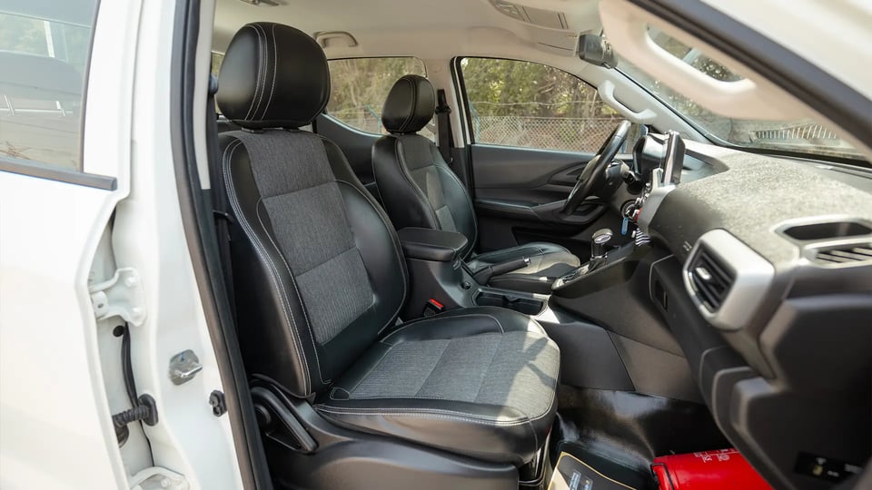 Used 2023 Peugeot Landtrek Double Cabin in White – Front Passenger Side Cabin View for Sale at First Choice Cars Dubai Sharjah