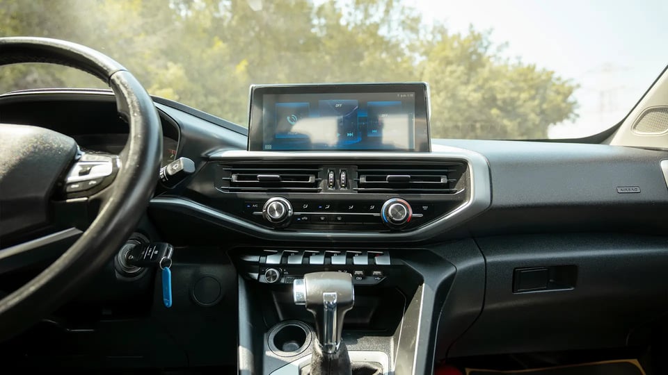 Used 2023 Peugeot Landtrek Double Cabin in White – Infotainment / Touchscreen System for Sale at First Choice Cars Dubai Sharjah