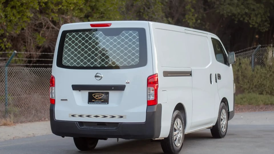 Used 2022 Nissan Urvan Standard Roof in White – Right Back Diagonal (45°) View for Sale at First Choice Cars Dubai Sharjah