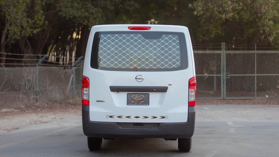 Used 2022 Nissan Urvan Standard Roof in White – Back/Rear View for Sale at First Choice Cars Dubai Sharjah
