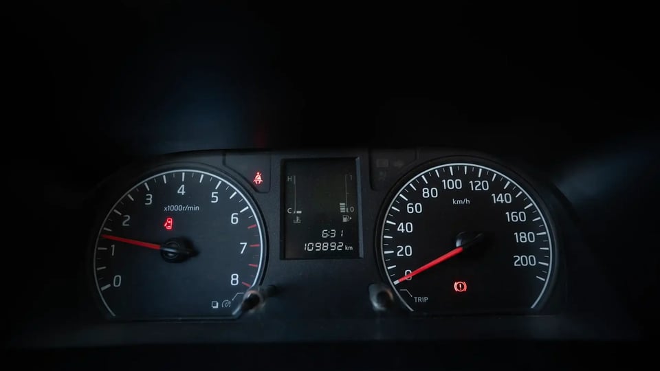 Used 2022 Nissan Urvan Standard Roof in White – Odometer / Mileage Reading View for Sale at First Choice Cars Dubai Sharjah