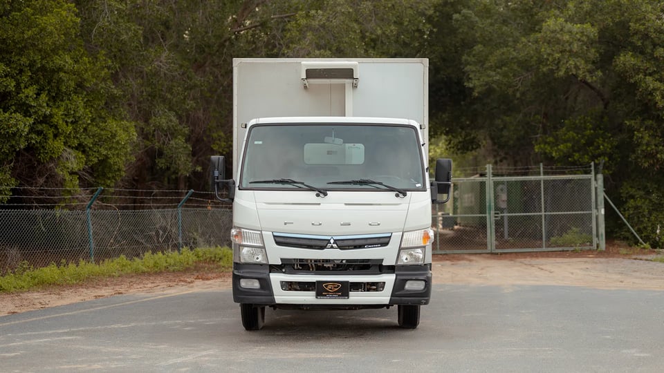 Used 2023 Mitsubishi Canter Chiller Box in White – Front View for Sale at First Choice Cars Dubai Sharjah