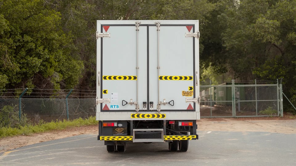 Used 2023 Mitsubishi Canter Chiller Box in White – Back/Rear View for Sale at First Choice Cars Dubai Sharjah
