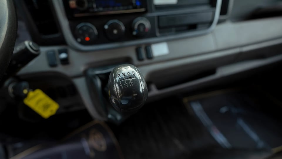 Used 2023 Mitsubishi Canter Chiller Box in White – Center Console & Gear Shifter for Sale at First Choice Cars Dubai Sharjah