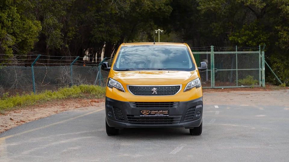Used 2020 Peugeot Expert L3 in Yellow – Front View for Sale at First Choice Cars Dubai Sharjah