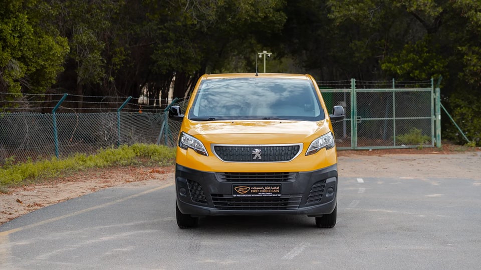 Used 2022 Peugeot Expert L3 in Yellow – Front View for Sale at First Choice Cars Dubai Sharjah