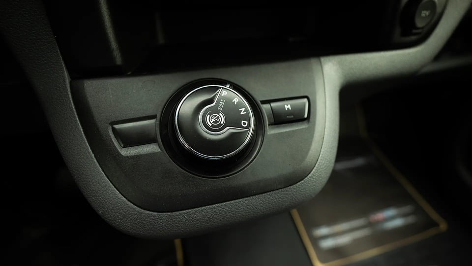 Used 2022 Peugeot Expert L3 in Yellow – Center Console & Gear Shifter for Sale at First Choice Cars Dubai Sharjah