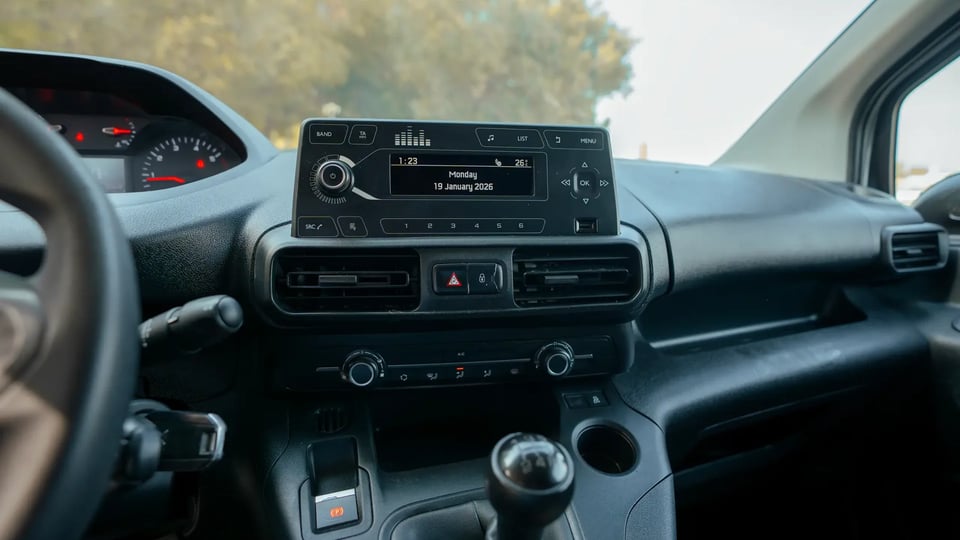 Used 2020 Peugeot Partner Long Van in White – Infotainment / Touchscreen System for Sale at First Choice Cars Dubai Sharjah