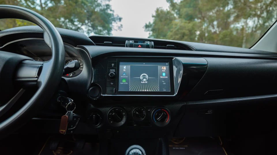 Used 2021 Toyota Hilux DLX Double Cabin in White – Infotainment / Touchscreen System for Sale at First Choice Cars Dubai Sharjah