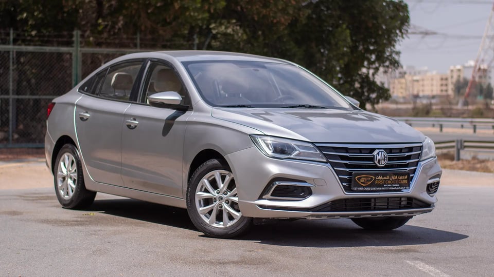 Used 2022 MG 5 Comfort in Silver – Right Front Diagonal (45°) View for Sale at First Choice Cars Dubai Sharjah