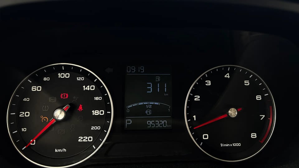 Used 2022 MG 5 Comfort in Silver – Odometer / Mileage Reading View for Sale at First Choice Cars Dubai Sharjah