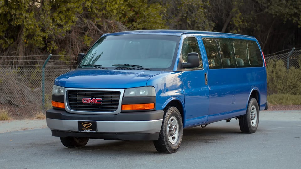 Used 2019 GMC Savana Passanger Van in Blue – Left Front Diagonal (45°) View for Sale at First Choice Cars Dubai Sharjah
