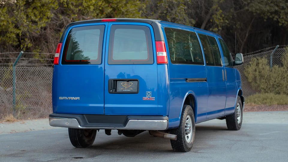 Used 2019 GMC Savana Passanger Van in Blue – Right Back Diagonal (45°) View for Sale at First Choice Cars Dubai Sharjah
