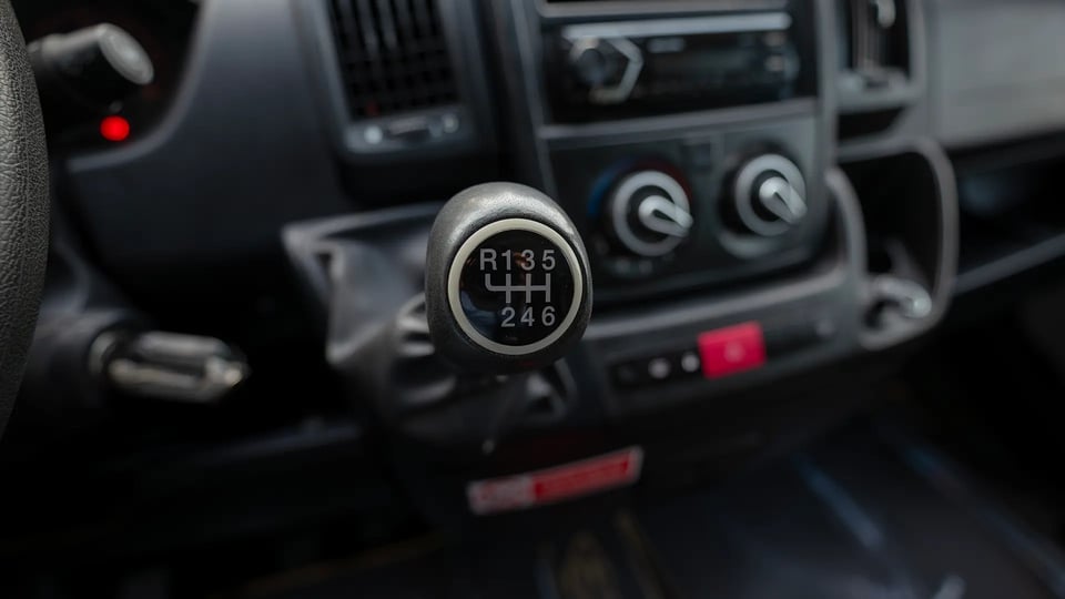 Used 2022 Peugeot Boxer L2h2 in White – Center Console & Gear Shifter for Sale at First Choice Cars Dubai Sharjah