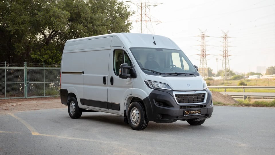 Used 2022 Peugeot Boxer L2h2 in White – Right Front Diagonal (45°) View for Sale at First Choice Cars Dubai Sharjah