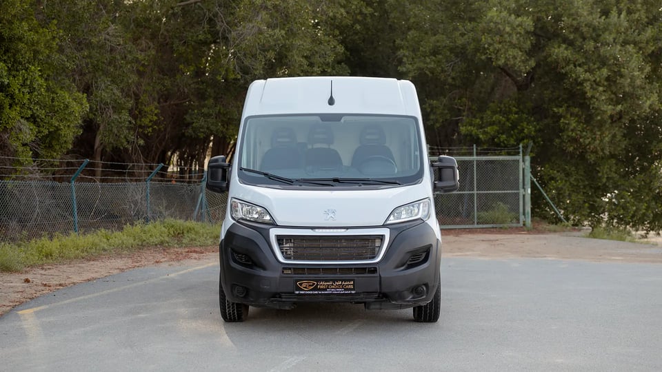 Used 2022 Peugeot Boxer L2h2 in White – Front View for Sale at First Choice Cars Dubai Sharjah