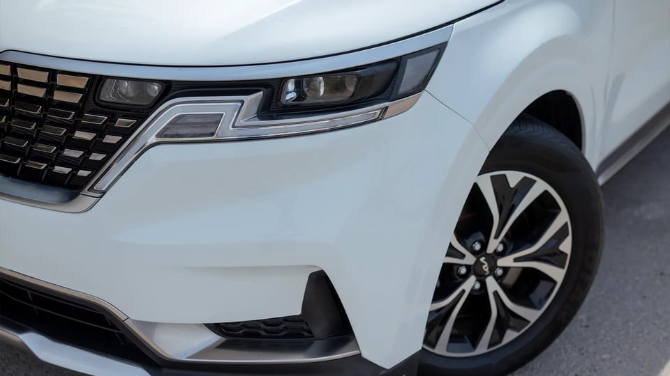 Used 2022 Kia Carnival LX in White – Headlight Close-up for Sale at First Choice Cars Dubai Sharjah
