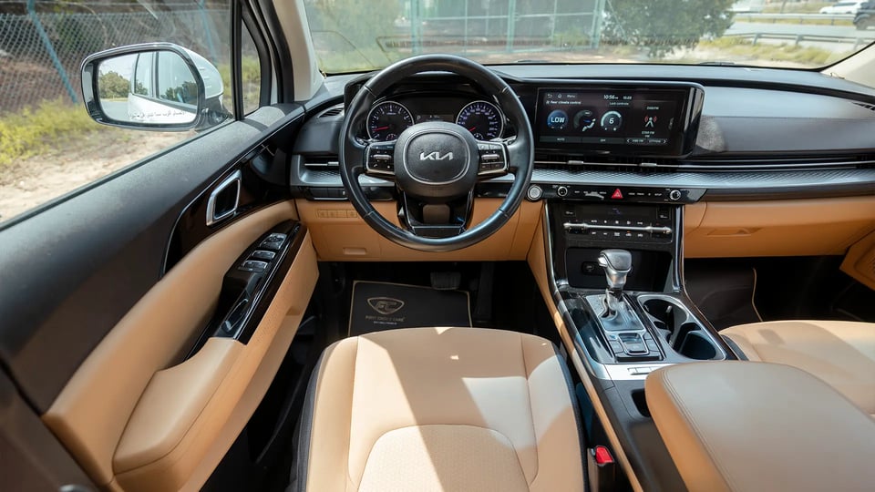 Used 2022 Kia Carnival LX in White – Steering Wheel & Instrument Cluster for Sale at First Choice Cars Dubai Sharjah