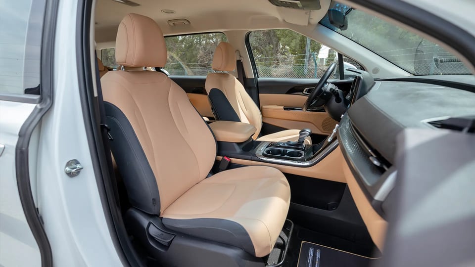 Used 2022 Kia Carnival LX in White – Front Passenger Side Cabin View for Sale at First Choice Cars Dubai Sharjah