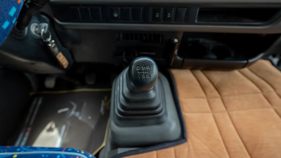 Used 2022 Toyota Coaster High Roof in White – Center Console & Gear Shifter for Sale at First Choice Cars Dubai Sharjah