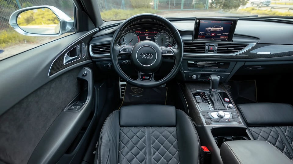 Used 2016 Audi S6/RS6 TFSI Quattro in White – Steering Wheel & Instrument Cluster for Sale at First Choice Cars Dubai Sharjah