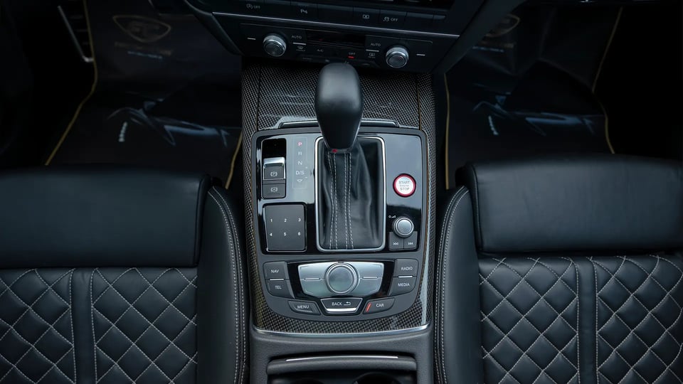 Used 2016 Audi S6/RS6 TFSI Quattro in White – Center Console & Gear Shifter for Sale at First Choice Cars Dubai Sharjah