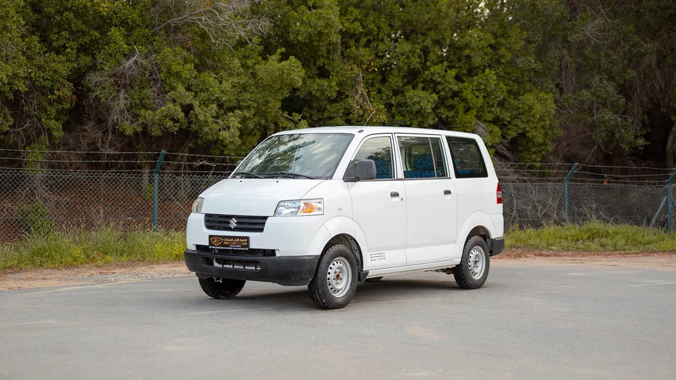 Used 2013 Suzuki APV Passanger Van in White – Left Front Diagonal (45°) View for Sale at First Choice Cars Dubai Sharjah