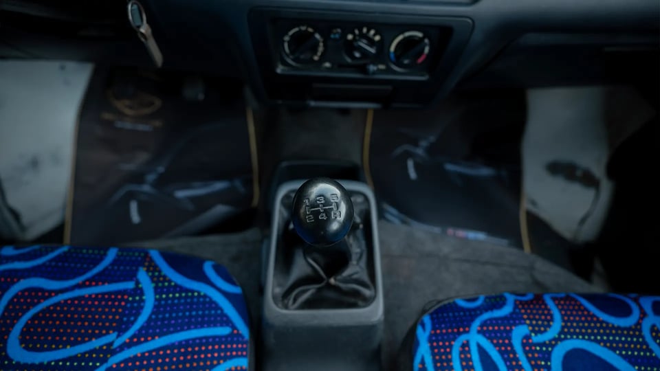 Used 2013 Suzuki APV Passanger Van in White – Center Console & Gear Shifter for Sale at First Choice Cars Dubai Sharjah